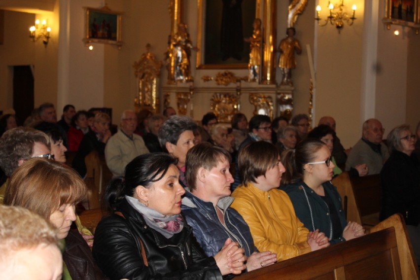 Modlitwa o uzdrowienie w Sanktuarium Matki Bożej Nieustającej Pomocy w Radziejowie [zdjęcia]