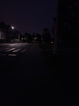 Egipskie ciemności w drodze do szkoły na Suwalskiej we Wrocławiu. Miasto: To awaria [ZDJĘCIA]