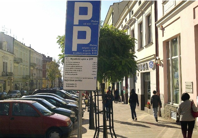 Opłata, uiszczana drogą elektroniczną, w połączeniu z parkomatami doprowadzi do wycofania się miasta z dystrybucji kart