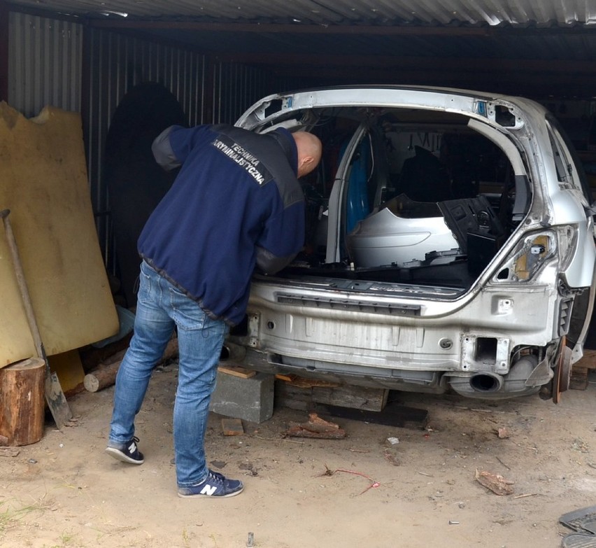 Ukradł mercedesa i ukrył go w blaszanym garażu w Zblewie ZDJĘCIA 