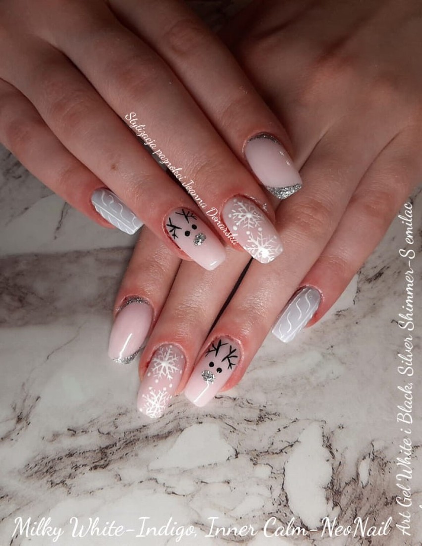 Propozycja brokatowego manicure wykonanego przez stylistki...