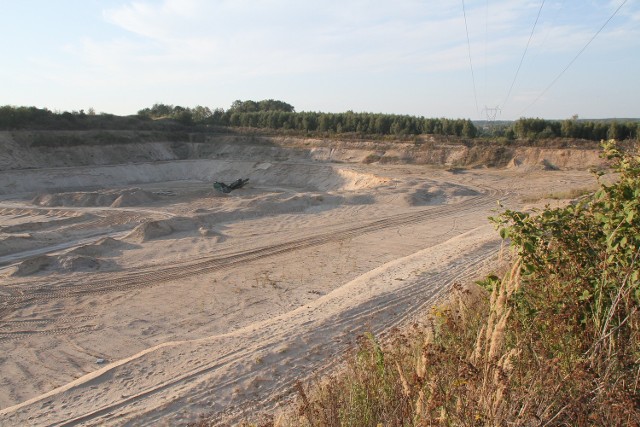 Część kopalni jest wygaszona, a w części trwa wydobycie piasku