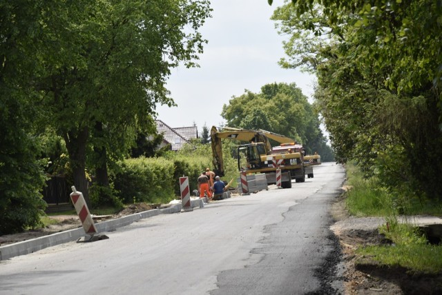 Mieszkańcy Ludwikowa mieli nadzieję, że przebudowa drogi zlikwiduje ich odwieczny problem