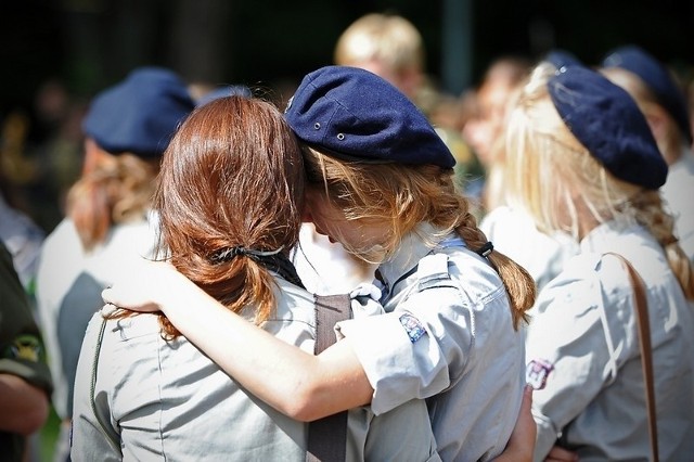 Rodzina, przyjaciele, harcerze i harcerki pożegnali dziś na poznańskim Miłostowie 11-letnią Wiktorię.