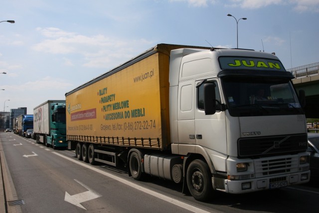 Od czwartku znów Stryków będzie zakorkowany. Kierowcy jadący od zachodu autostradą A2 do Łowicza będą musieli pojechać wyłącznie przez centrum Strykowa.