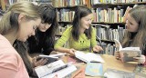 Szkolne biblioteki znikną ze szkół? Obawiają się tego nauczyciele i uczniowie