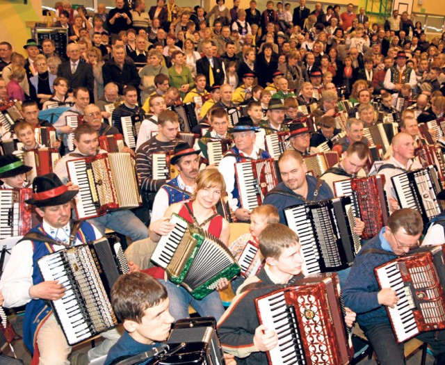 W Bytowie aż 252 akordeonistów zagrało jednocześnie na tym instrumencie, ustanawiając nowy rekord świata