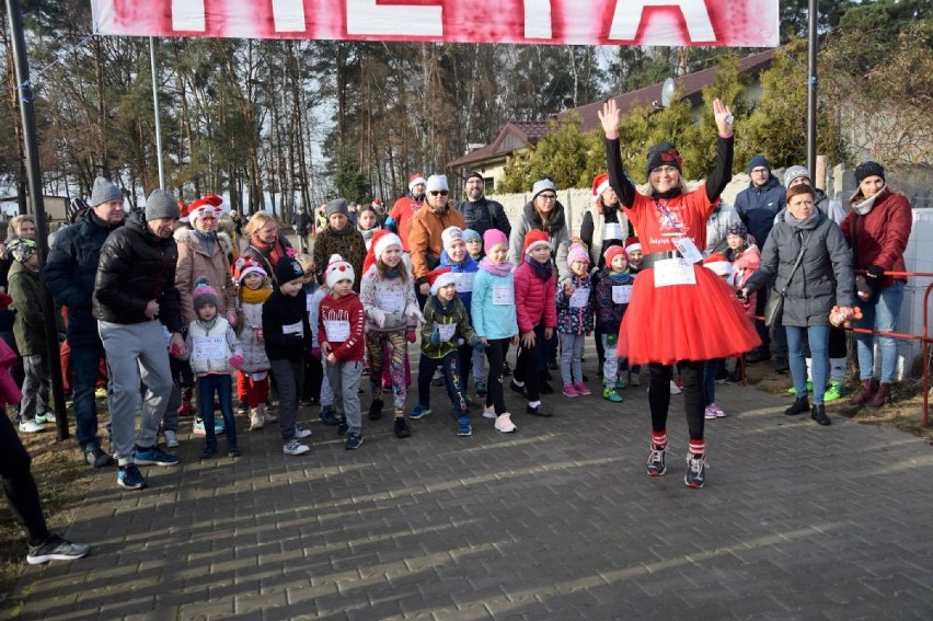 Bieg charytatywny w Strzelcach - czyli "W pogoni za świętym Mikołajem" na rzecz małej Zosi (FOTO)