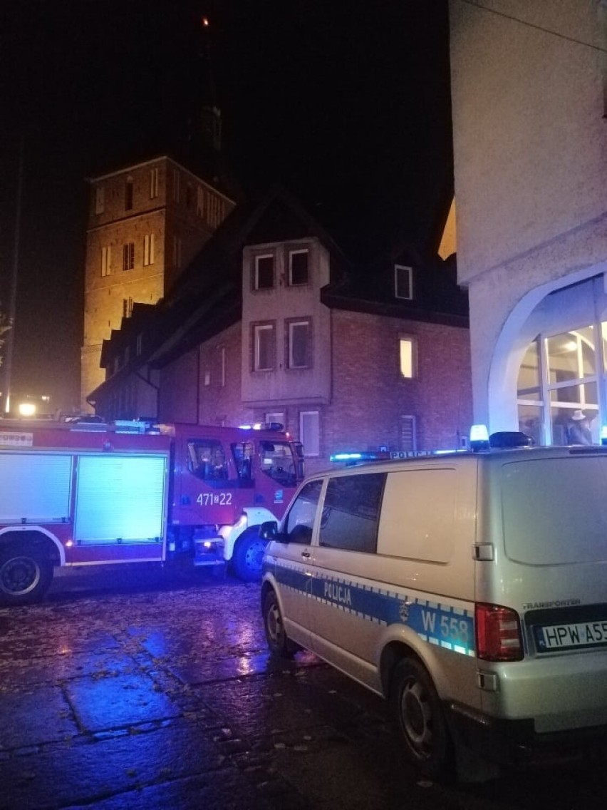 Strażacy z Kołobrzegu pomagali dostać się do mieszkania starszego mężczyzny