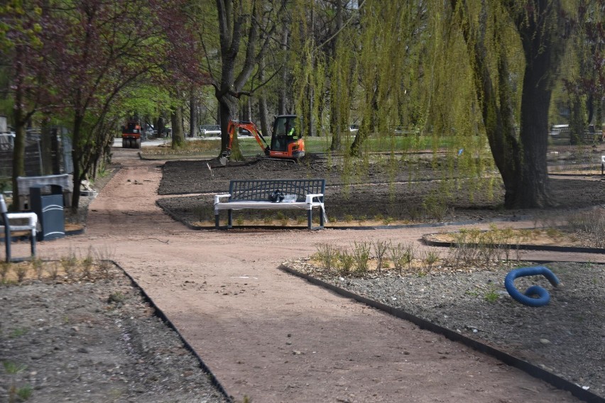 Duży postęp prac w remontowanym Parku Sybiraków w...
