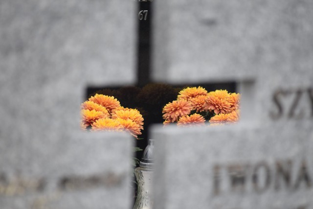 Sieradzanie odwiedzali groby bliskich także na cmentarzu komunalnym