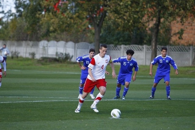 Reprezentacja Polski do lat 19 pokonała na boisku GOSiR w Plewiskach jedenastkę San Marino 2:0
