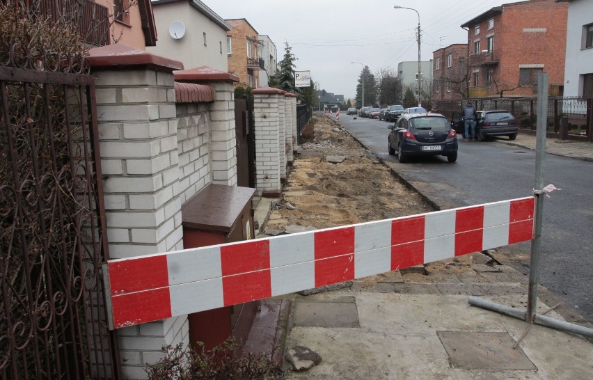 Wzdłuż ulicy Lechickiej na radomskich Glinicach trwa budowa...