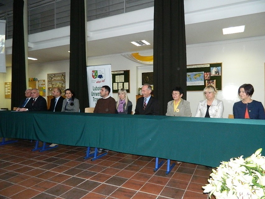 Inauguracja Uniwersytetu III Wieku w Luboniu