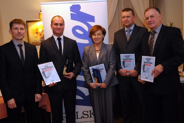 Top Menedżer 2010. Od prawej: Grzegorz Dębiec, Wojciech Dzioba, Teresa Bogacka, Dominik Polak i prezes Kuriera Lubelskiego Dariusz Kołacz