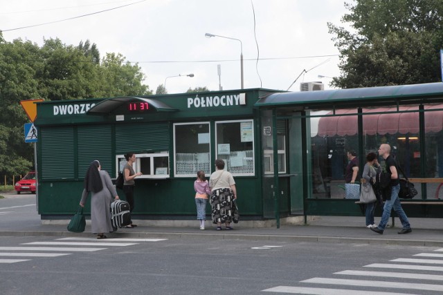 Dworzec PKS Łódź Północna to kilka stanowisk autobusowych i niewielki budynek - bez wc?