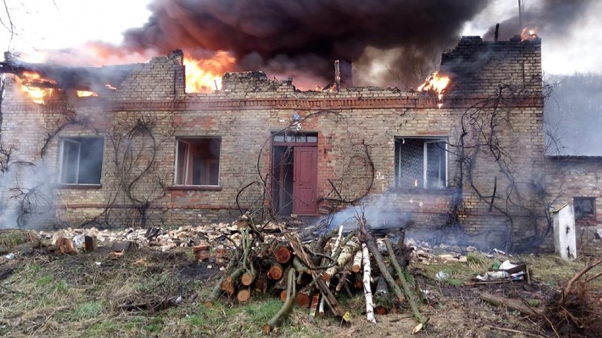 Pożar w Osieku nad Notecią. Z budynku ewakuowano dwóch mężczyzn! 