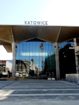 Budowa dworca w Katowicach: Jest szkło na hali i 14 kielichów