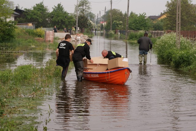 Jedna z zalanych ulic na osiedlu Rajsków podczas tegorocznej powodzi