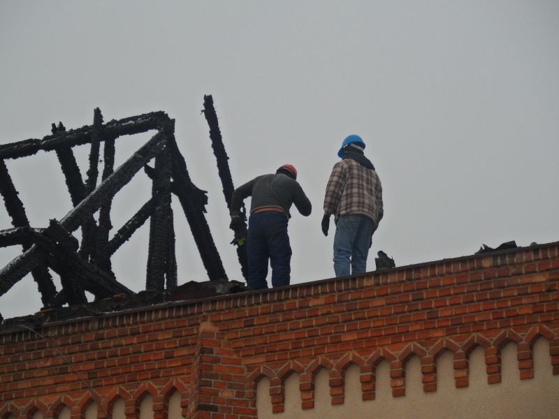 Orzesze: Rozpoczęła się rozbiórka spalonego dachu w kościele św. Jana Chrzciciela [ZDJĘCIA]