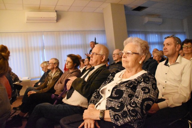 Dzień Seniora w Śremie. Starsi mieszkańcy gminy swój dzień świętowali spektaklem