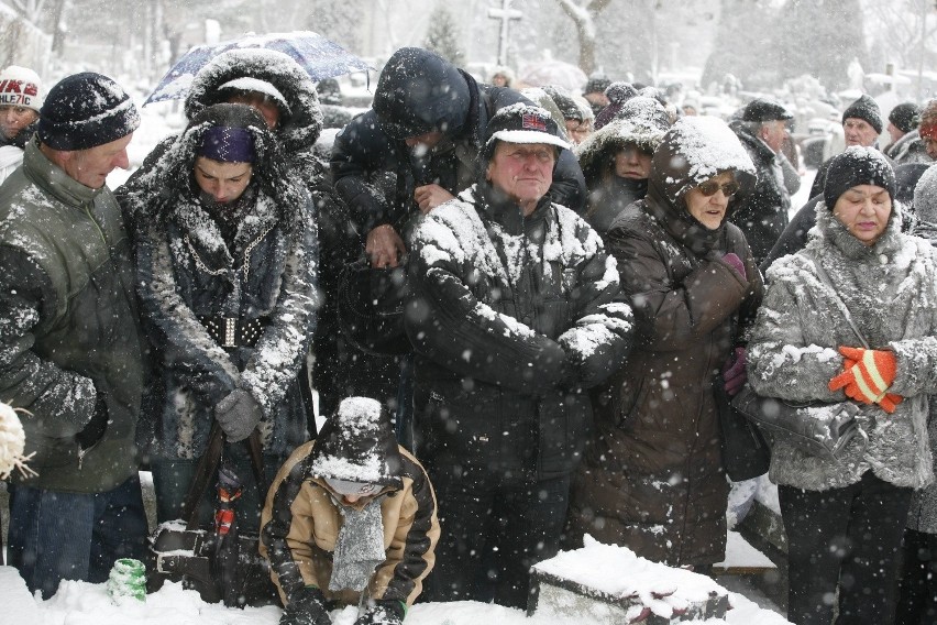 Pogrzeb Magdy z Sosnowca: Gdzie była matka? [ZDJĘCIA i WIDEO]