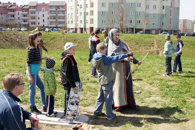 Kaliski Jarmark Wielkanocny na Dobrzecu, na który zaprosiło Towarzystwo Żywej Archeologii (2011)