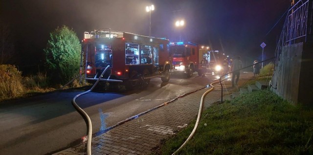 Dziewięć zastępów straży brało udziału w akcji ratowniczo-gaśniczej w związku z pożarem budynku mieszkalnego w Podolanach w gm. Kalwaria Zebrzydowska