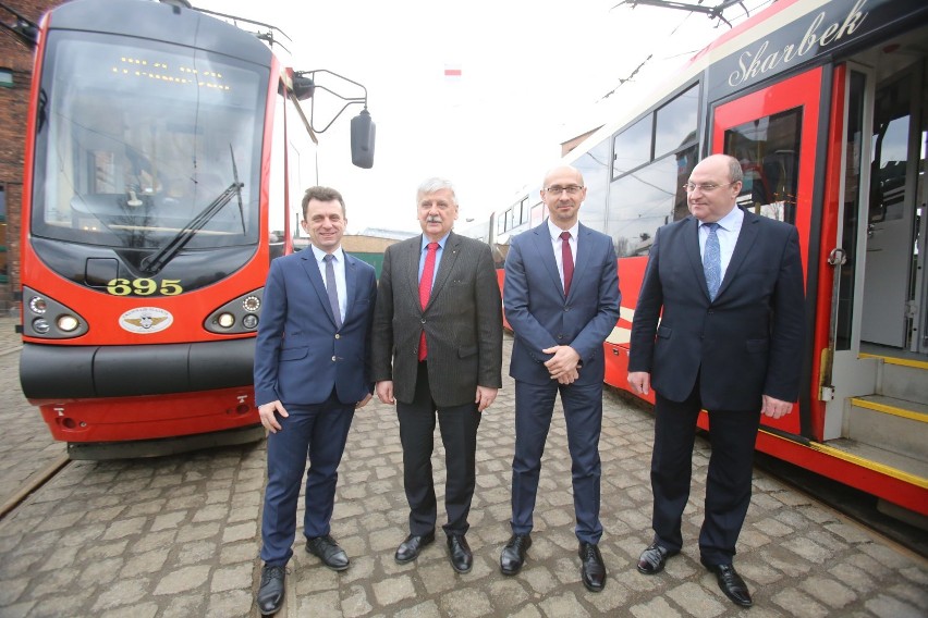 10 nowych jednoczłonowych tramwajów będzie jeździło po...