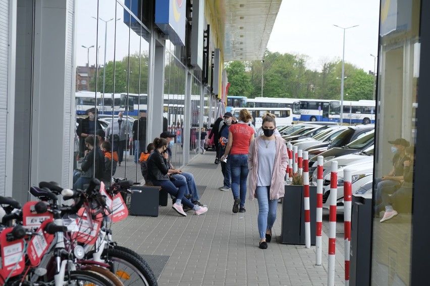 Od poniedziałku wszystkie sklepy w galerii Stop Shop przy...