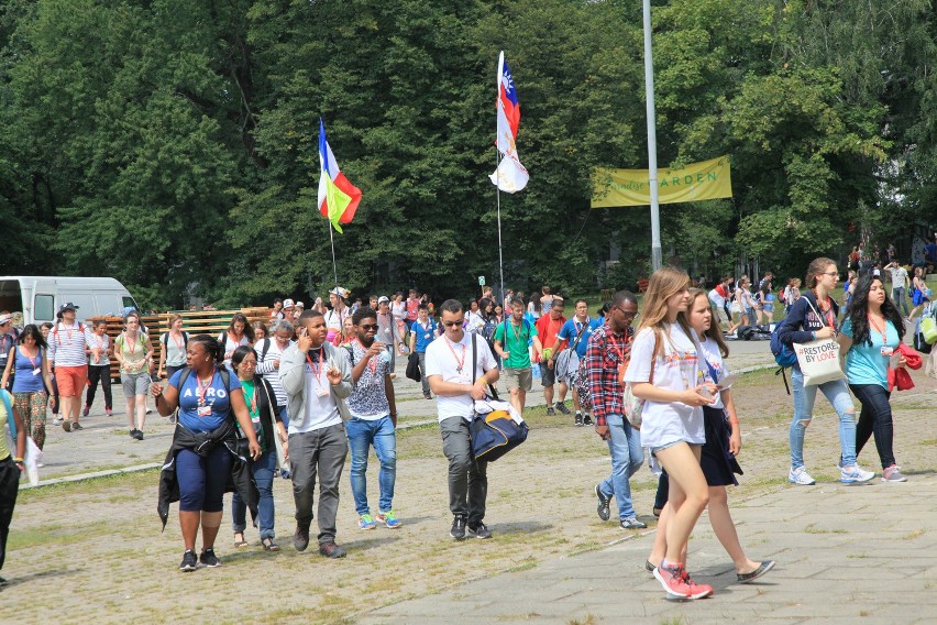 Światowe Dni Młodzieży. Młodzi z całego świata wyjechali z...