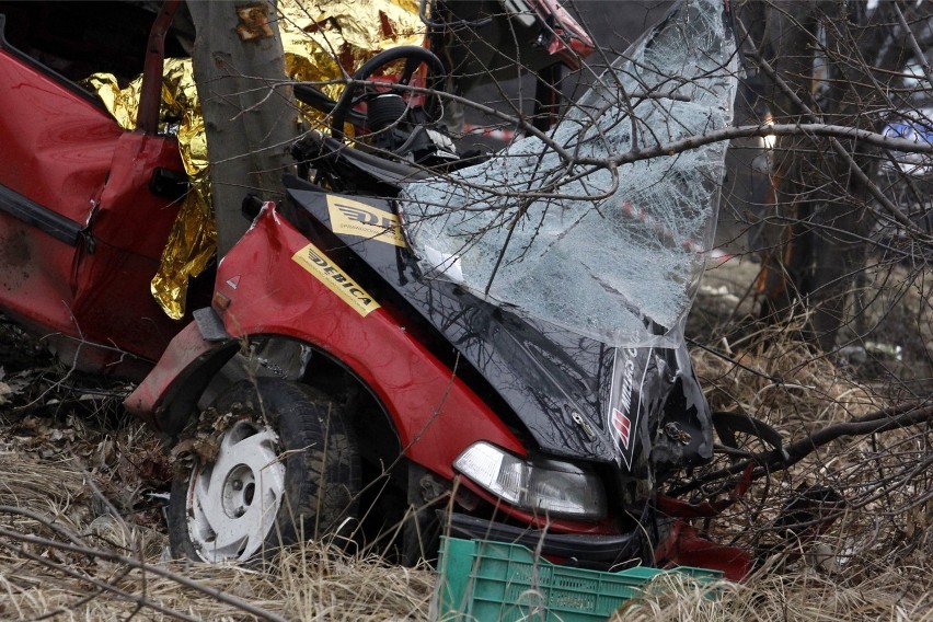 Wypadek pod Sobótką. Dwie osoby zginęły (ZDJĘCIA)