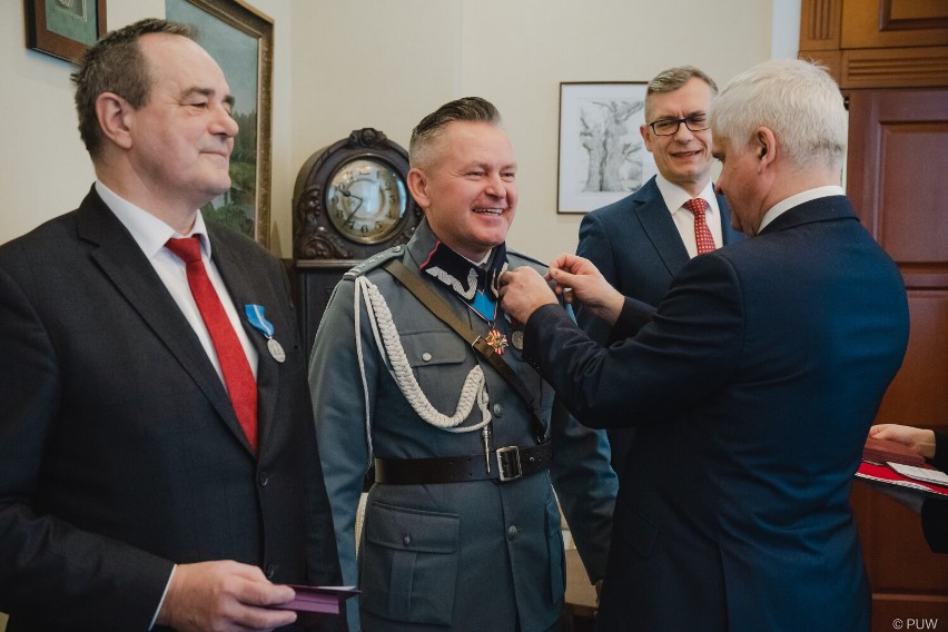 Suwalczanie z Medalami Odzyskanej Niepodległości 