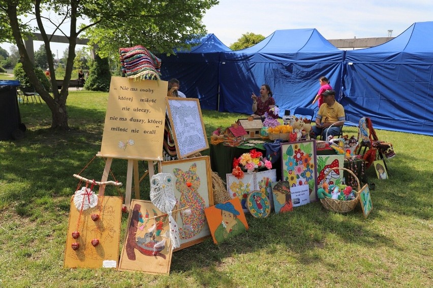 Niepełnosprawni artyści świętowali w Staszowie. Nad zalewem odbył się XIX Festiwal Działań Artystycznych