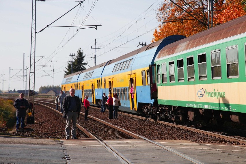 O krok od tragedii w Palędziu - dwa pociągi osobowe znalazły...