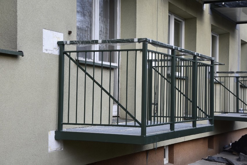 Balkony zostały już dostawione do bloków przy ul. Reymonta,...