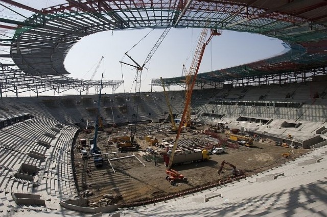 Na razie środkowa część boiska budowanego na wrocławskich Pilczycach stadionu, niespecjalnie nadaje się do grania w piłkę nożną