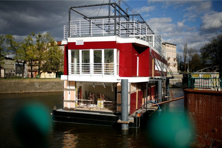 Barka Tumska to restauracja nad wodą, znajdująca się przy...