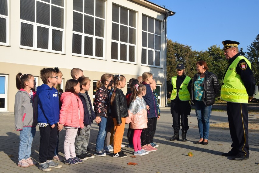 Strażnicy miejscy u pierwszaków z sieradzkiej "Jedynki" ZDJĘCIA