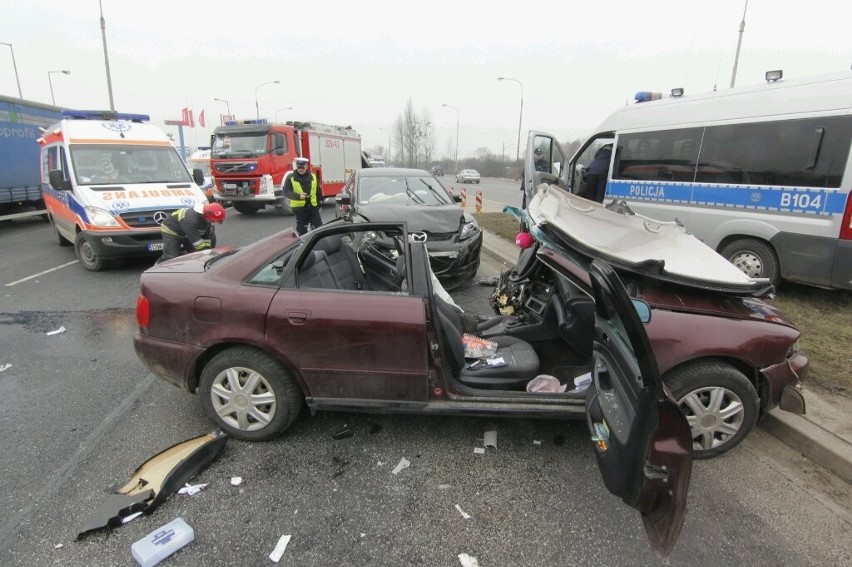 Wrocław: Tragiczny wypadek na al. Sobieskiego. Jedna osoba zginęła, 5 rannych (ZDJĘCIA)