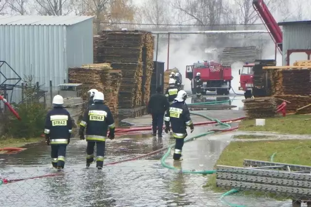 Kilkanaście jednostek straży pożarnej pracowało przy pożarze warsztatu Hjort Knudsen.