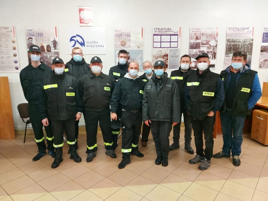 Grupa strażaków z Osp Gaszyn gościła za murami...