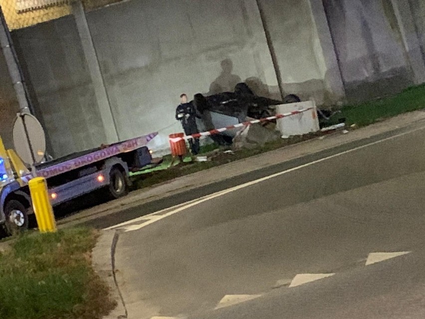 Tak wyglądało audi, które dachowało przy Zakładzie Karnym nr...