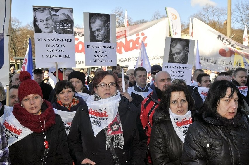 Gdańsk: Protest związkowców z &quot;Solidarności&quot; przed Urzędem Wojewódzkim [ZDJĘCIA]