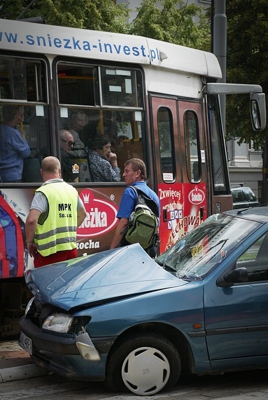 Wrocław: Wypadek na Powstańców Śląskich (ZDJĘCIA, FILM)