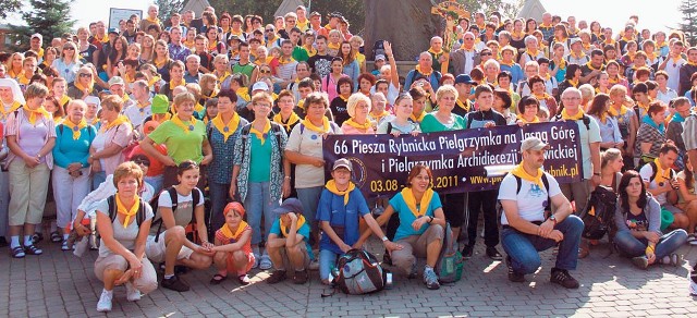 4 tys. osób wzięło udział w tegorocznej  66.  Pielgrzymce Rybnickiej. To jedna z najliczniejszych i najstarszych pielgrzymek w regionie; od sześciu lat 
nosi także miano Pielgrzymki Archidiecezji Katowickiej. Pątnicy szli w tym roku pod hasłem "Z Maryją trwamy w Bogu". Pokonali  pieszo 115 kilometrów