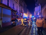 Tragedia: Pożar przy ulicy Karola Miarki w Kamiennej Górze. Zginął mężczyzna, ewakuowano 11 osób