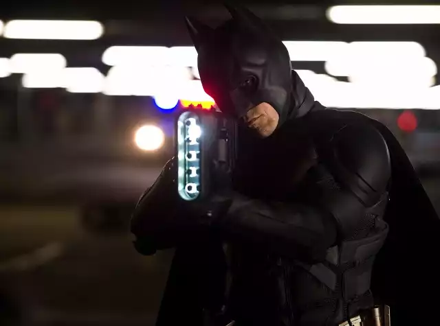 Christian Bale w filmie "Mroczny rycerz powstaje" wciela się w legendarnego Batmana