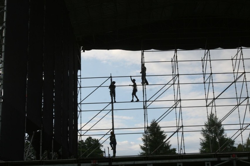 Na stadionie w Rybniku stanęła scena dla Gunsów