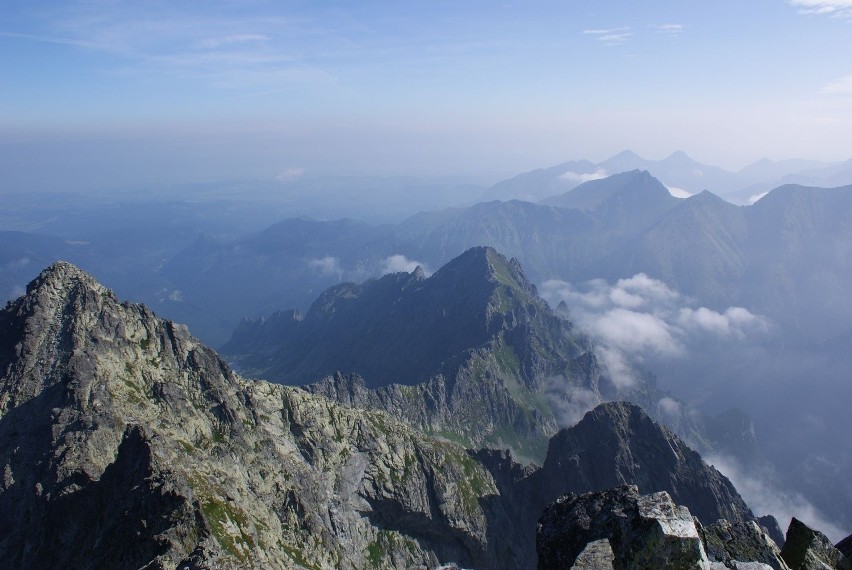 Widok z najwyższego szczytu Polski: Rysów 2499 m.n.p.m.
